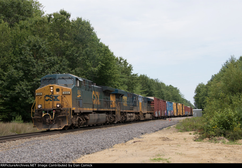 CSXT 464 Leads M427 at 